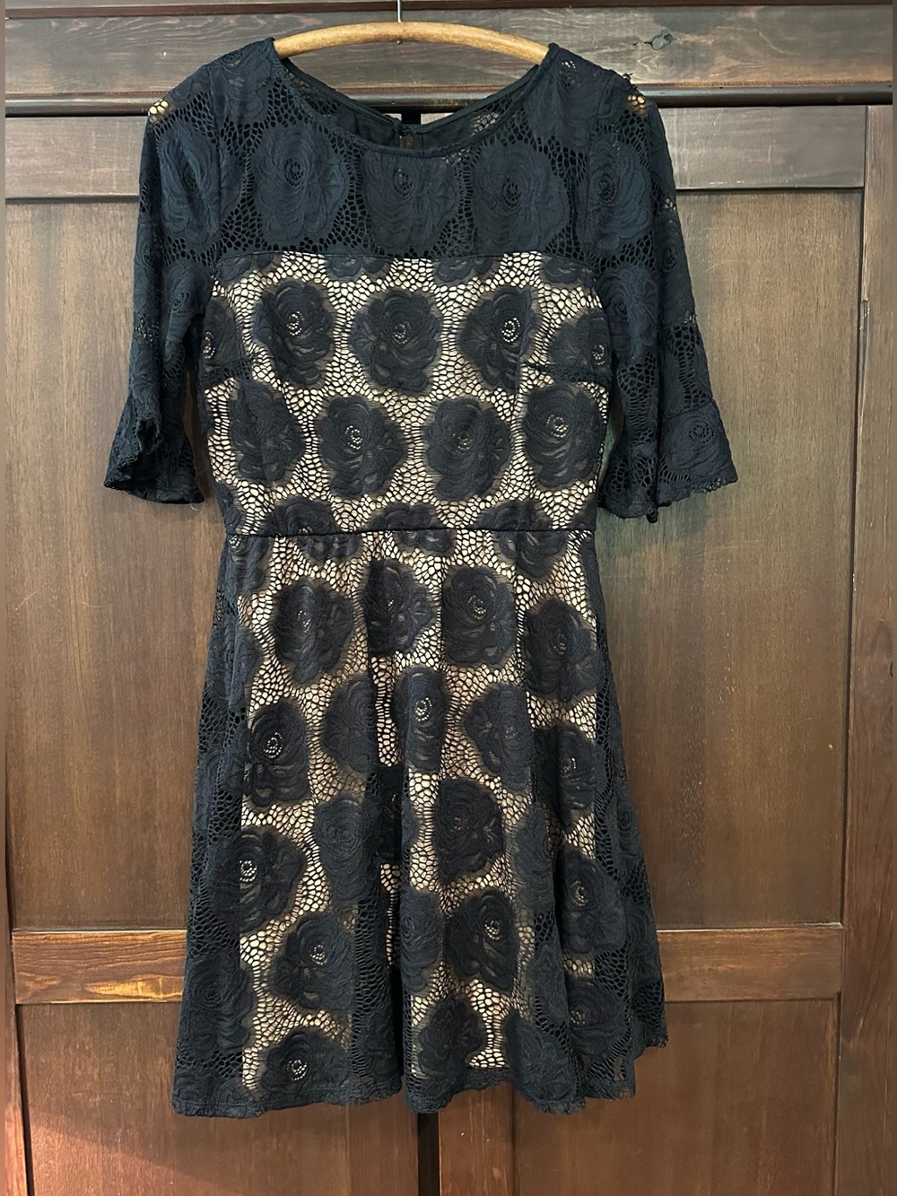 A.U.W. Women’s lacy midi dress • built in slip